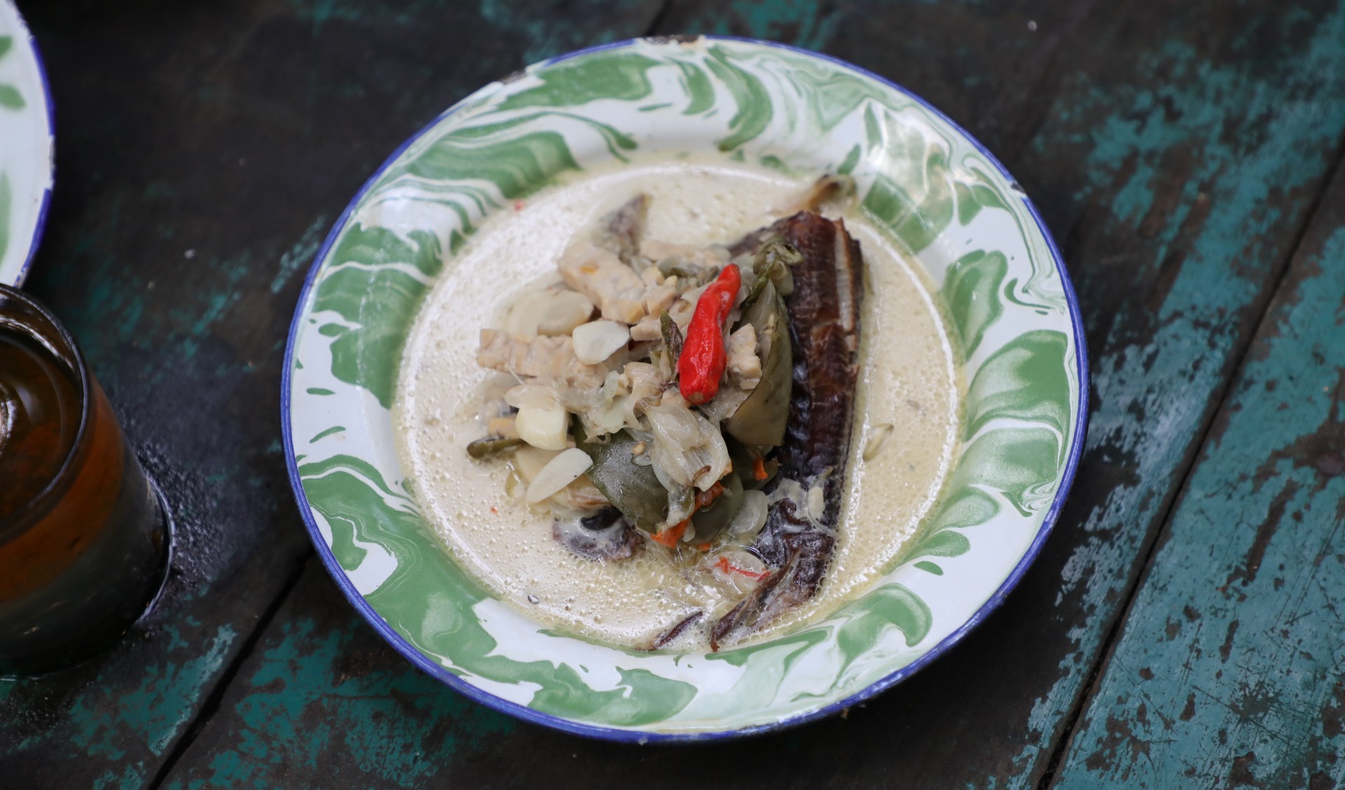 Folony foodservice dishes prepared with local ingredients and spice accompaniments.